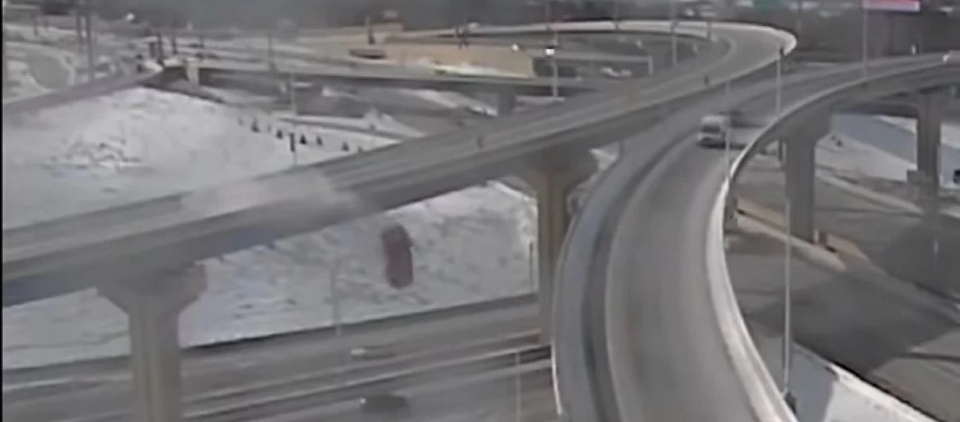 «Είχε Άγιο»: Πτώση με αυτοκίνητο από γέφυρα 20 μέτρων! (βίντεο)